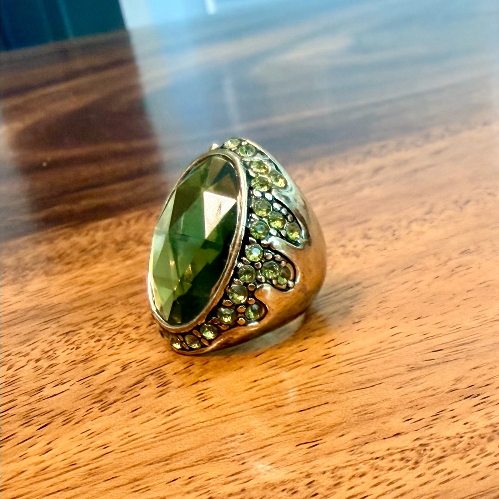 Olive Green Faceted Crystal Oval Cocktail Ring -Vintage Fashion Jewelry Size 7/8 - Picture 7 of 8